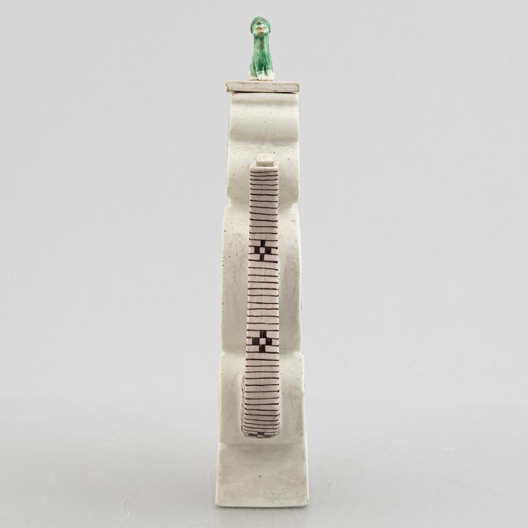 A biscuit porcelain wine pot, late Qing dynasty.