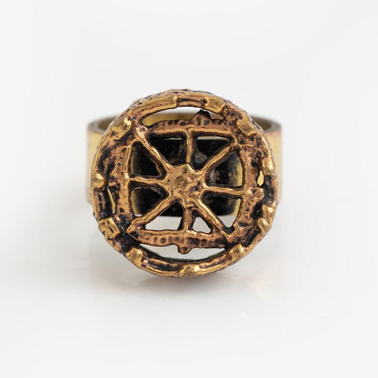 Pentti Sarpaneva, halsband samt ring, brons,