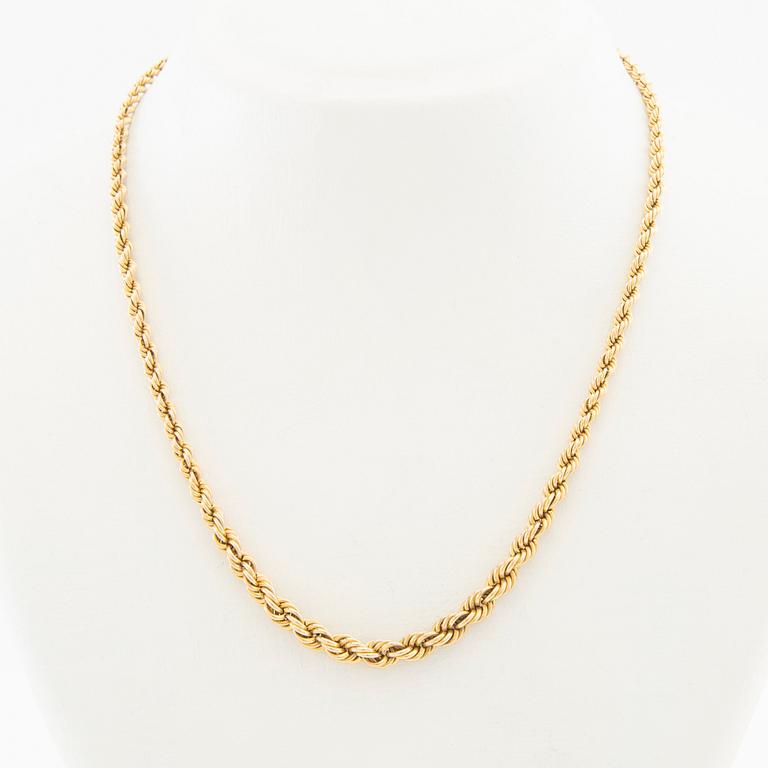 Necklace with a graduated Cordell link in 14K gold.