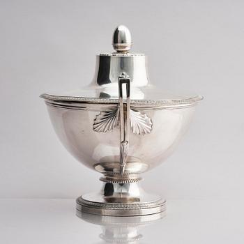 A Swiss silver tureen with lid, mark of Bossard & Sohn, 20th Century.