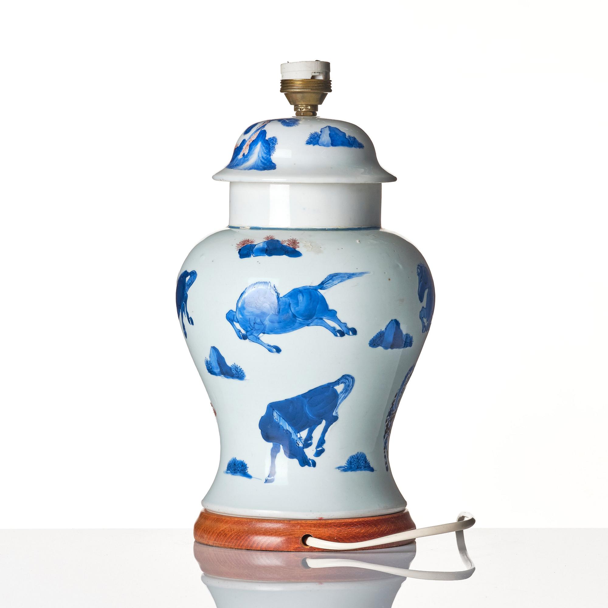 Urna, porslin, Kina, Qingdynastin, 1600-tal.