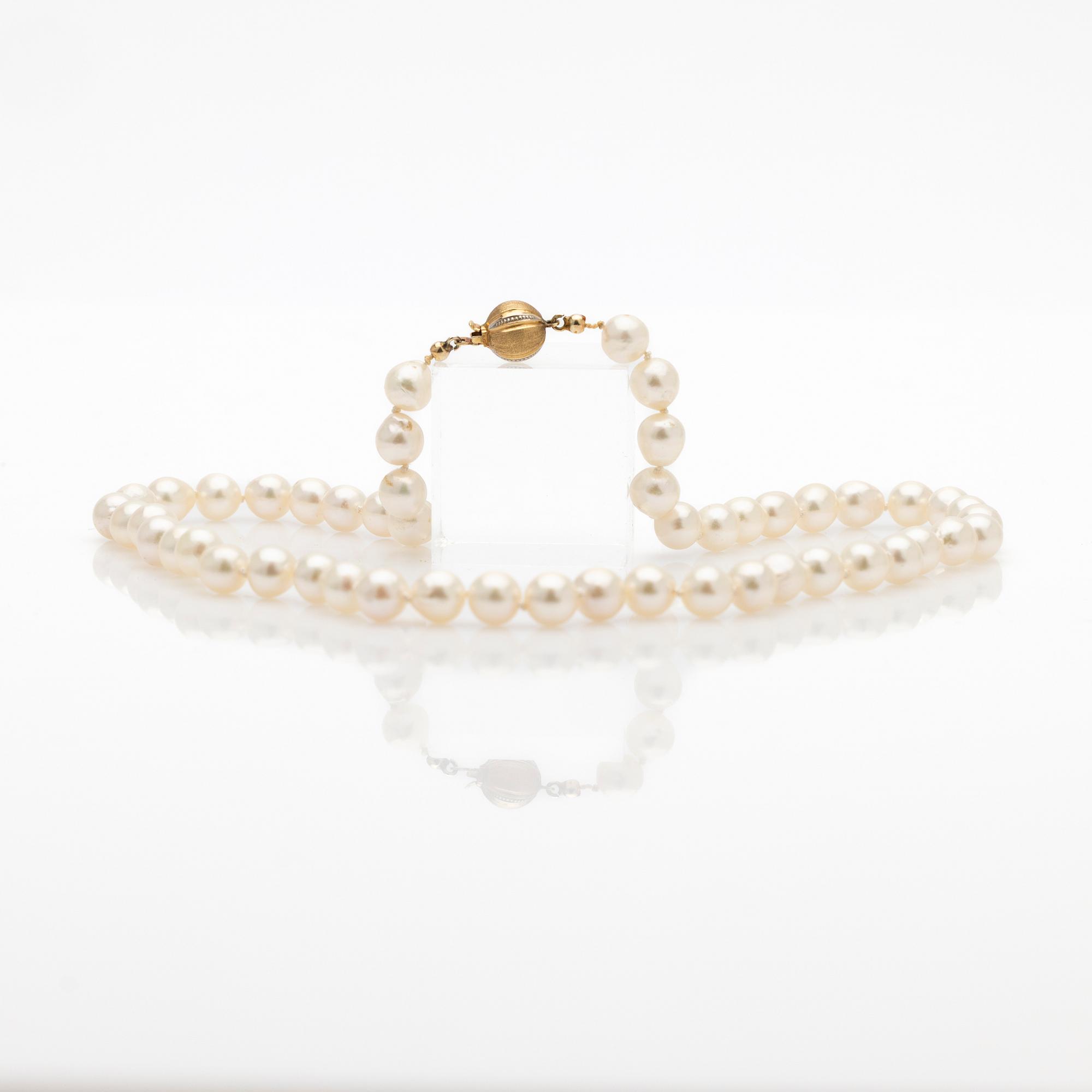 Collier, med odlade pärlor, lås 18K guld.