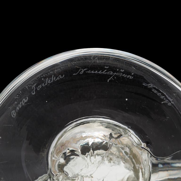 Oiva Toikka, A glass candle holder, signed Oiva Toikka Nuutajärvi Notsjö.