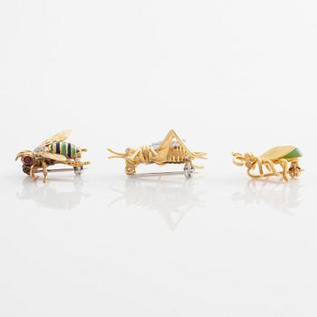 Three brooches in the shape of insects, 18K gold.