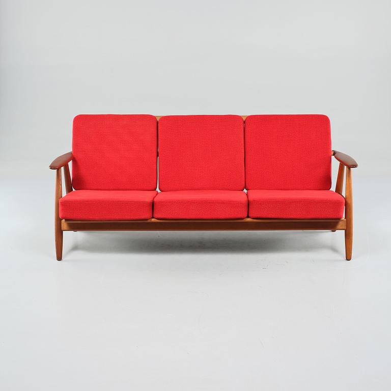 SOFFA, "GE-240"/"Cigarren", Hans J Wegner, Danmark.