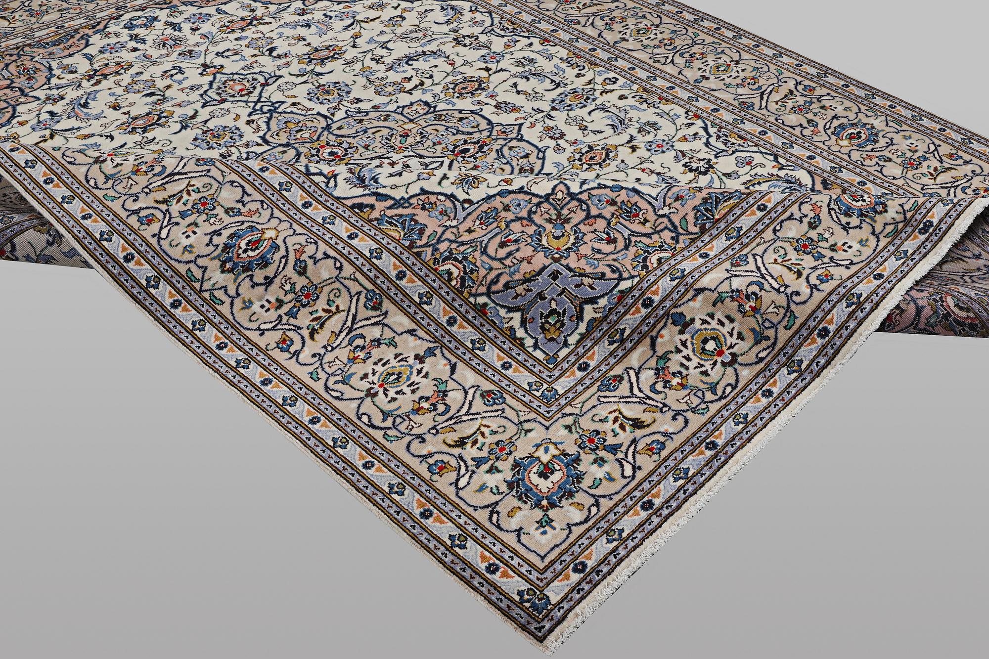 A carpet, Kashan, ca 326 x 257 cm.