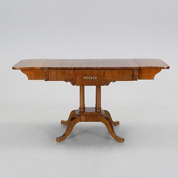 SALONGSBORD, Karl-Johan, 1800-talets andra kvartal.