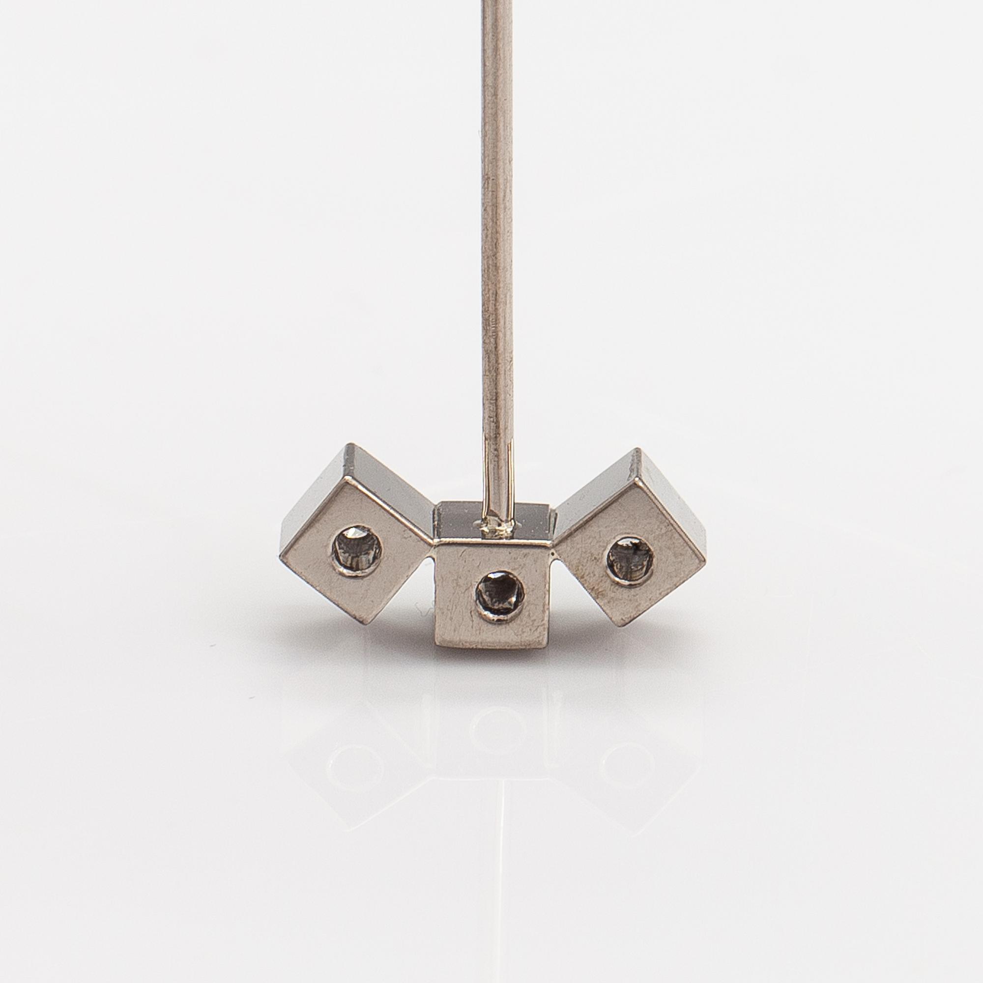 Pekka Piekäinen, Collier, 18K vitguld, diamanter ca 0.09 ct tot. Auran Kultaseppä, Åbo 1971.