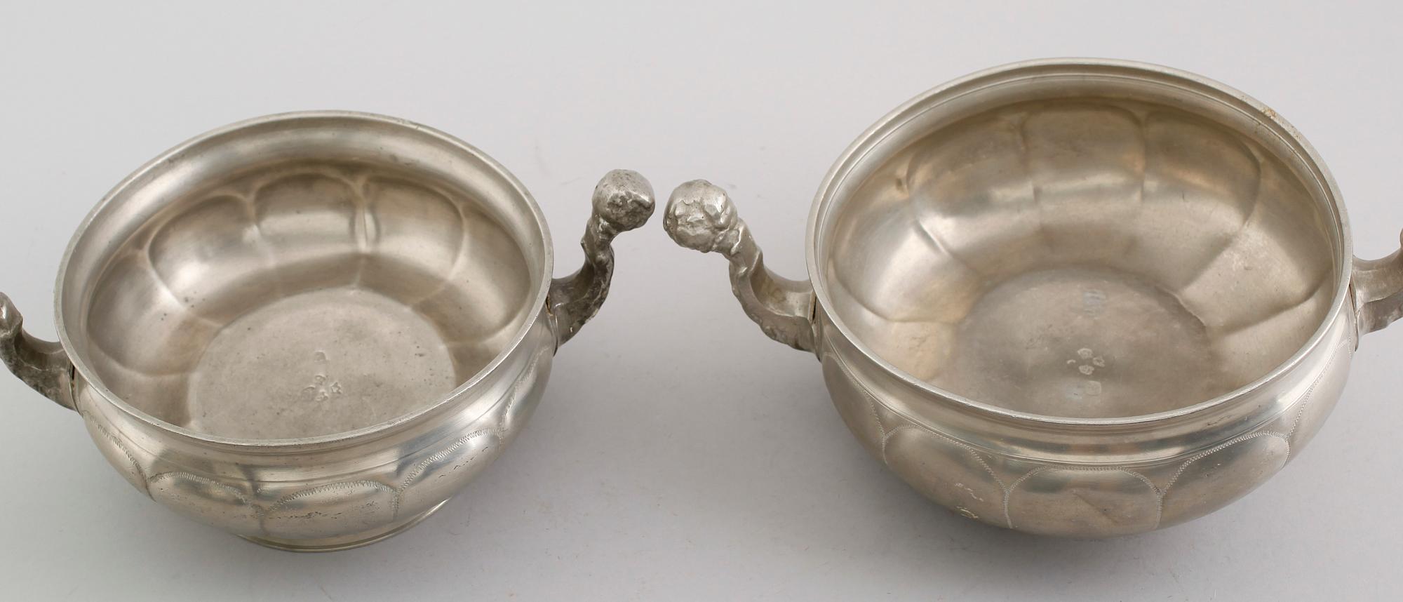 KALLSKÅLAR, 2 st, tenn, Nils Christophersson Forss, Västerås 1761/63.