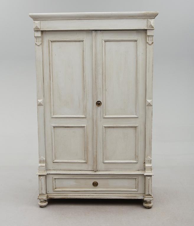 KLÄDSKÅP, omkring år 1900.