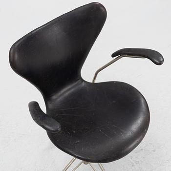 Arne Jacobsen, a model 'Seven' chair, Denmark, mid 20th Century.