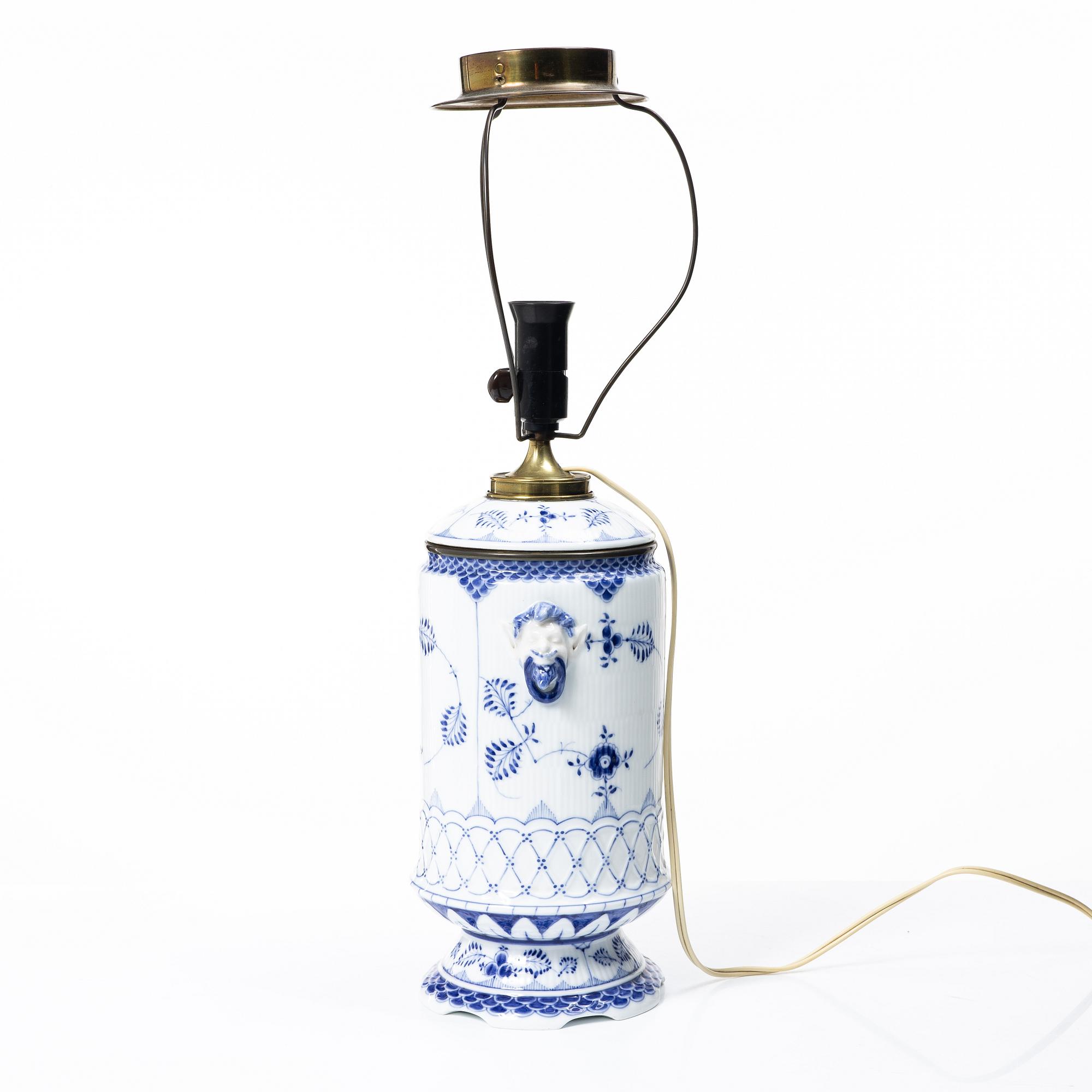 Royal Copenhagen, bordslampa, porslin, "Musselmalet", 1894-1900, Danmark.