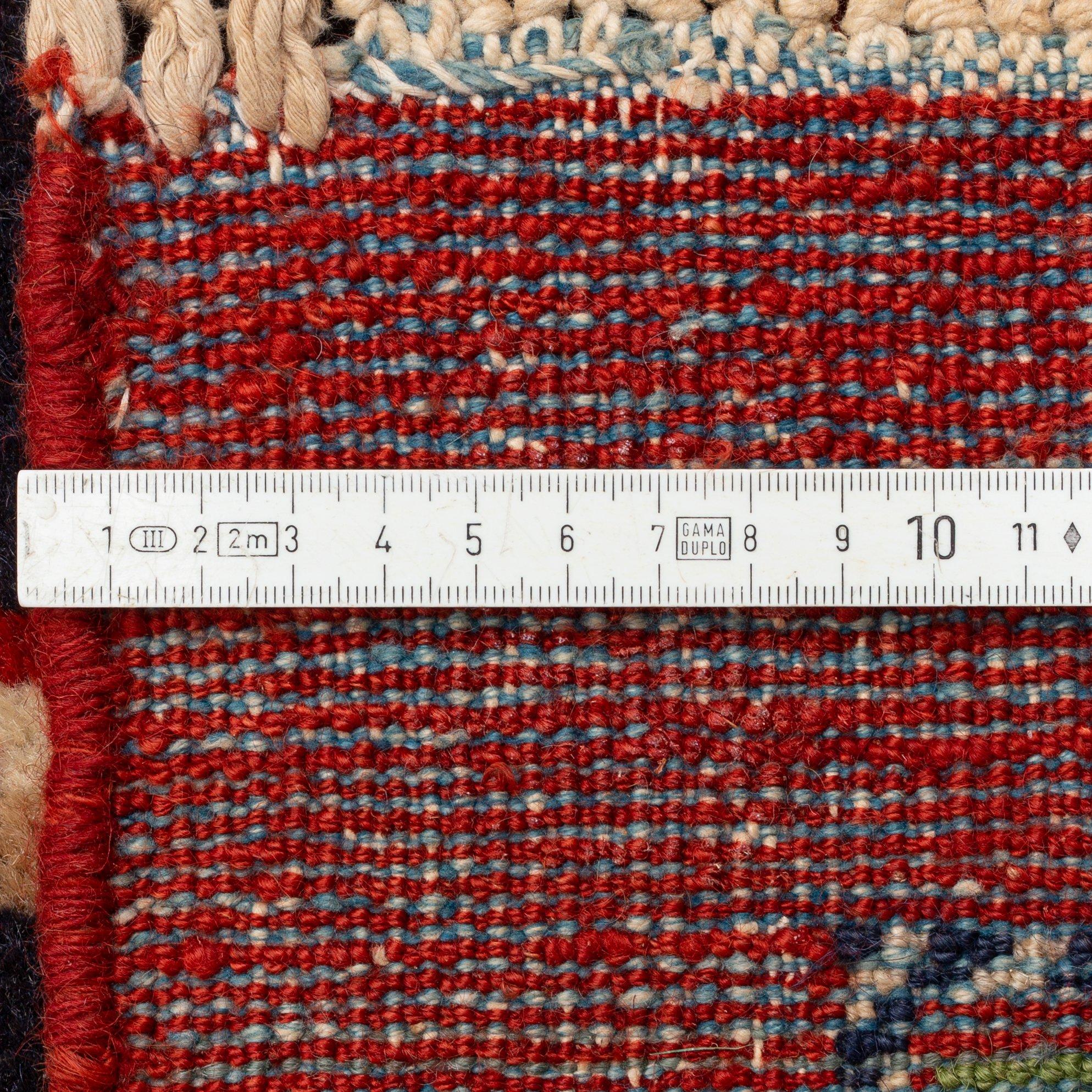 An antique 'Ziegler' carpet, Sultanabad area, ca 533 x 358 cm.