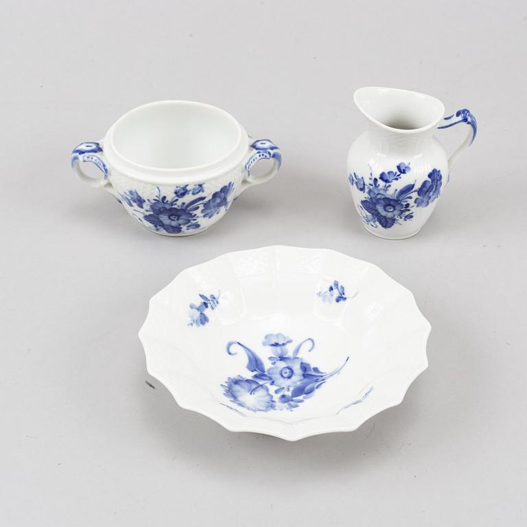 Royal Copenhagen, a 'Blå Blomst' porcelaine service (65 pieces).