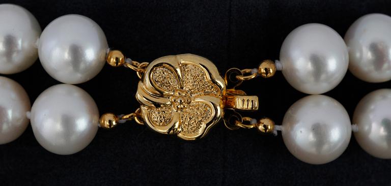 COLLIER, 2-radigt odlade kinesiska sötvattenspärlor, ca 11 mm.