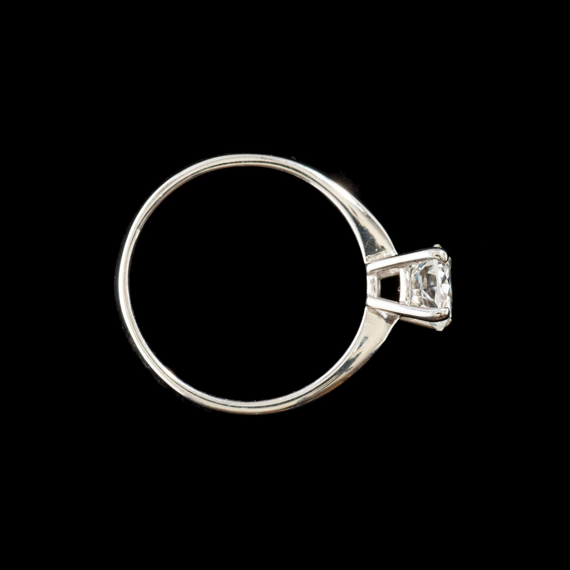 A brilliant-cut diamond, 1.01 cts, ring. Quality F/ VVS1 according to  HRD certificate.