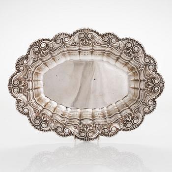 A silver (.915) serving bowl, Spain, mid-20th century.