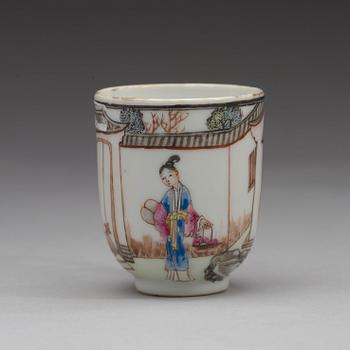 KOPP med FAT, porslin. Qingdynastin, Qianlong (1736-95).