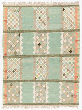 A Kelim carpet, c. 268 x 202 cm.