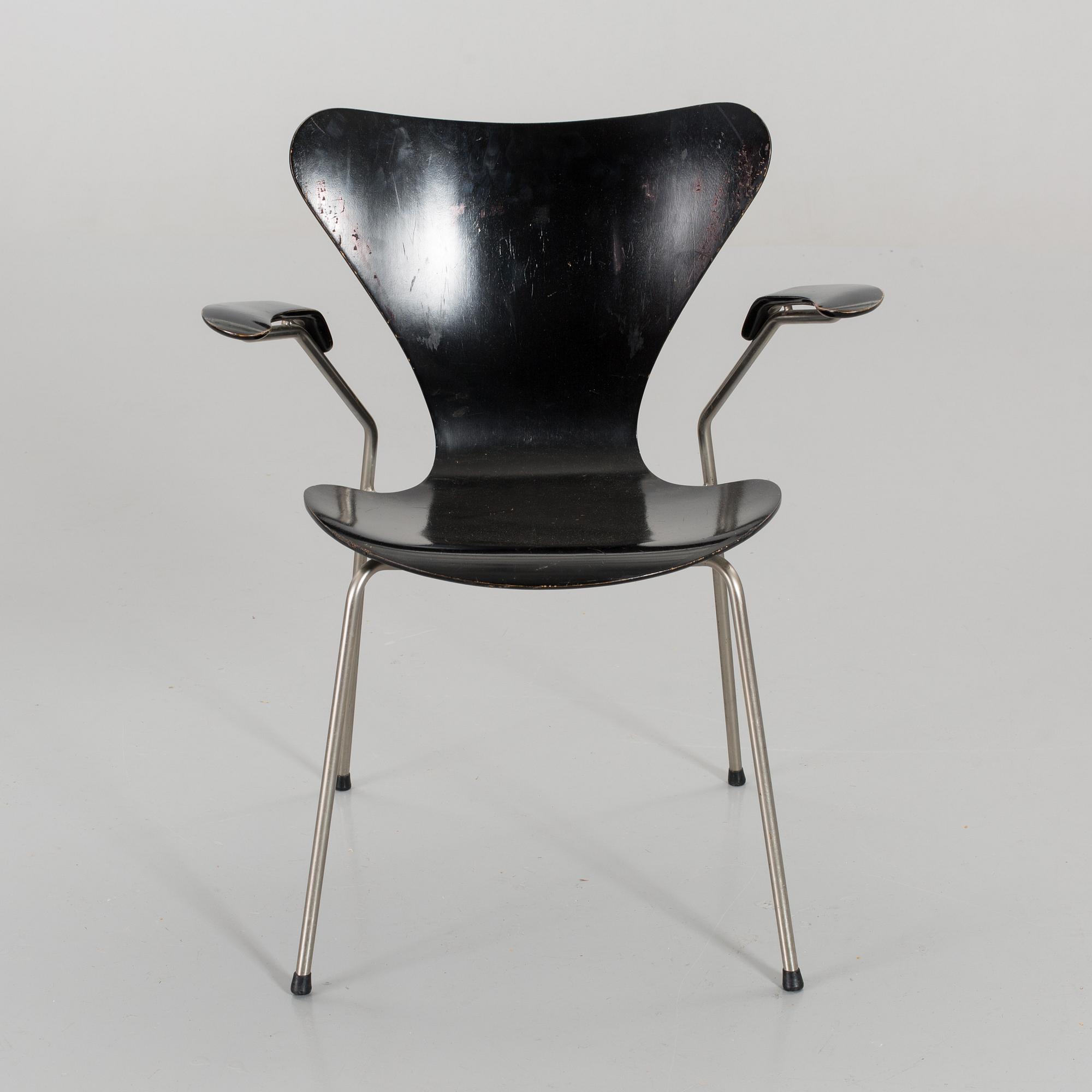 ARNE JACOBSEN CHAIR "SJUAN".