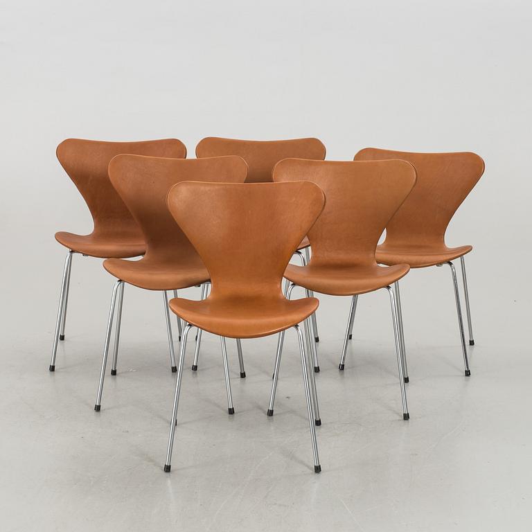 ARNE JACOBSEN, a set of six Sjuan chairs.