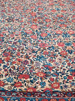 CARPET. Semi-antique Kerman.  295 x 240,5 cm.