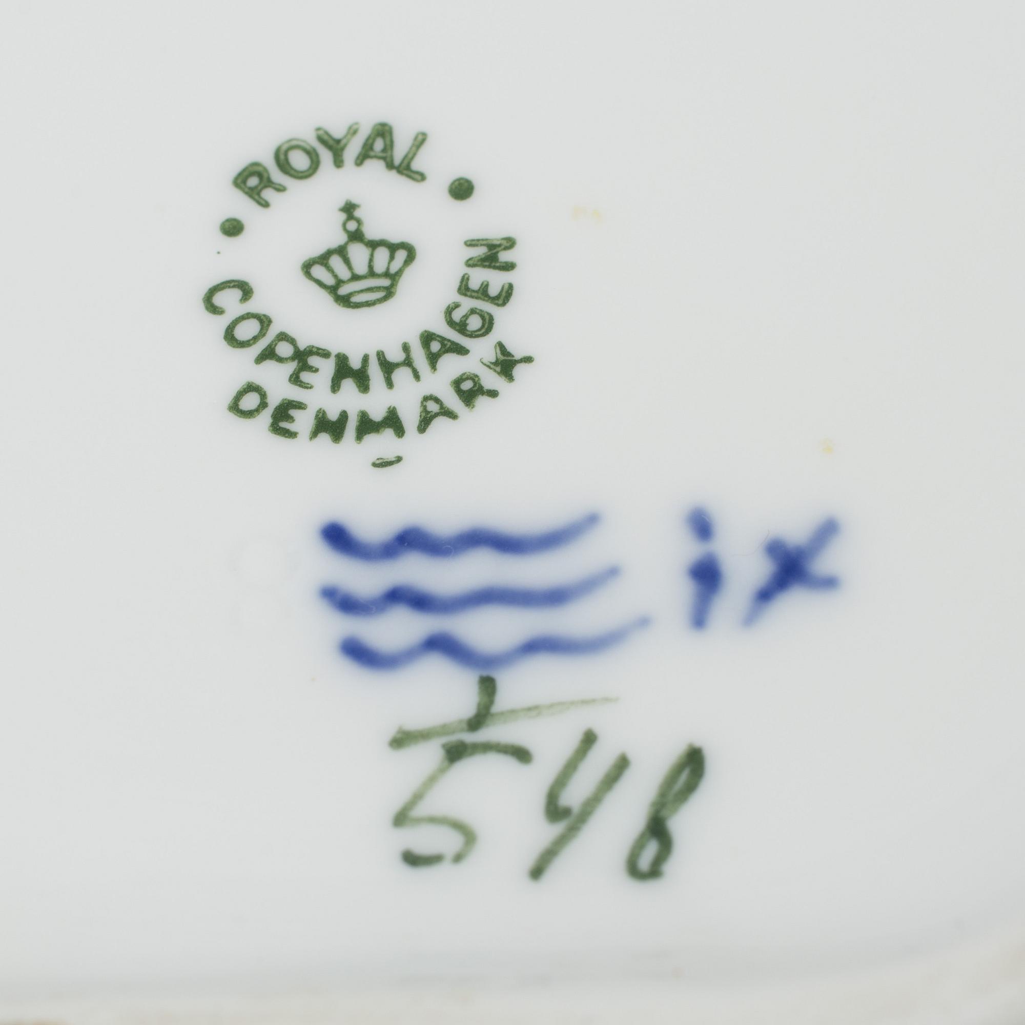 SERVIS, 44 delar, porslin, "Musselmalet", Royal Copenhagen, Danmark.