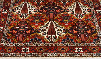 A semi-antique Baktiari rug, ca 217 x 152 cm.
