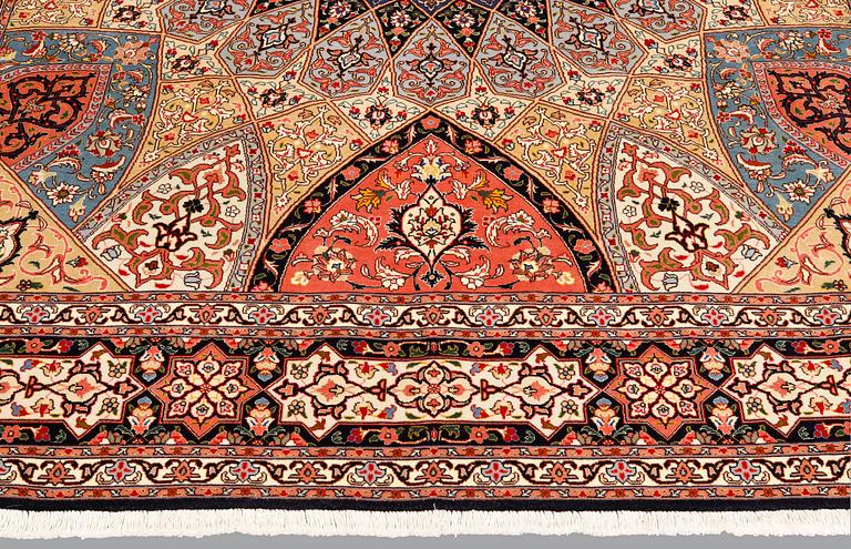 A part silk Tabriz carpet, 50 Radj, ca 261 x 205 cm.