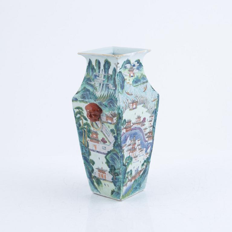 A Chinese famille rose vase, Qing dynasty.