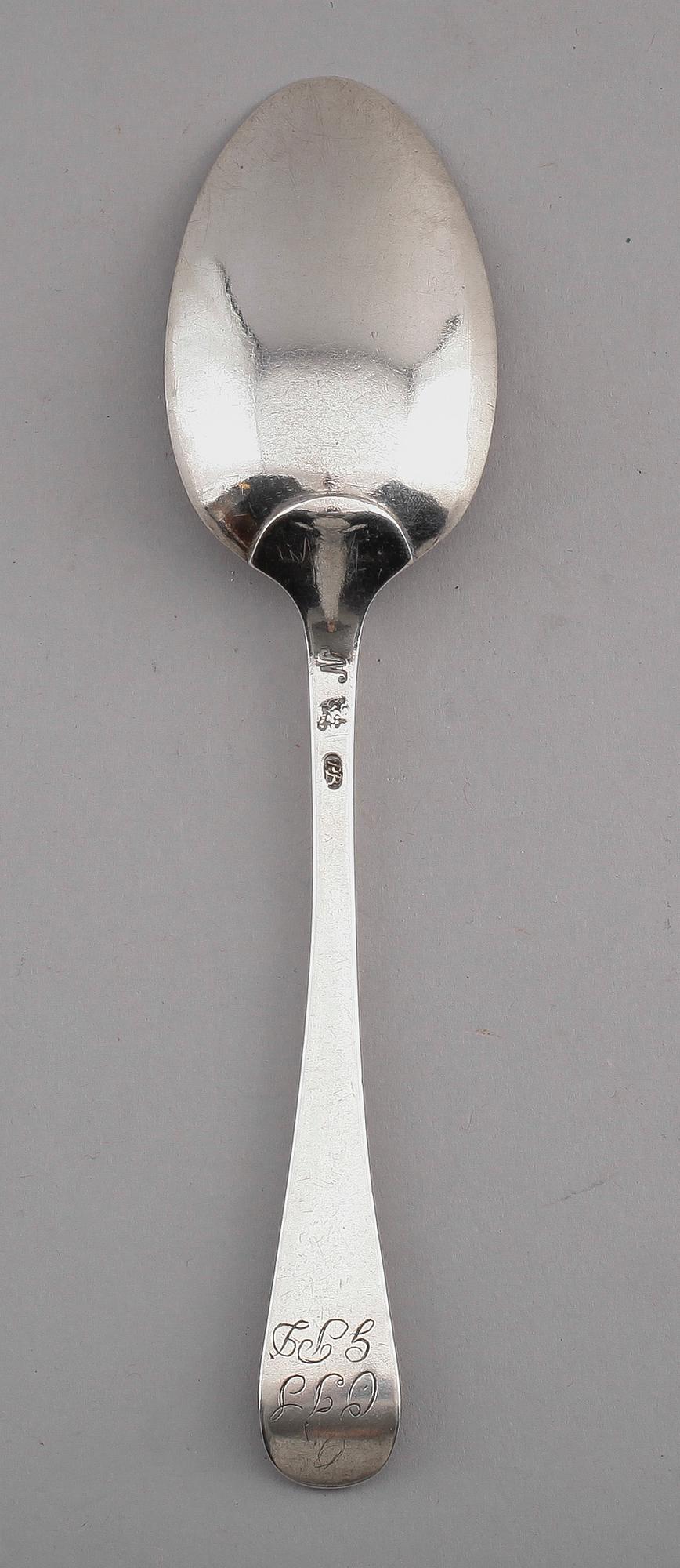 MATSKED, silver, Petter Bernegau, Stockholm 1725. Vikt ca 50 g.