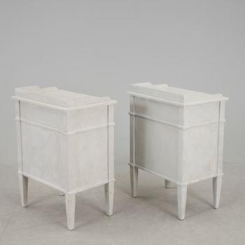 POTTSKÅP, ett par, gustaviansk stil, 1900/2000-tal.