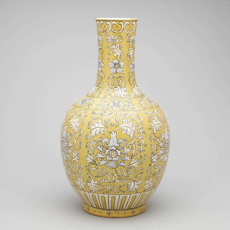 VAS, porslin, Kina, 1900-tal.