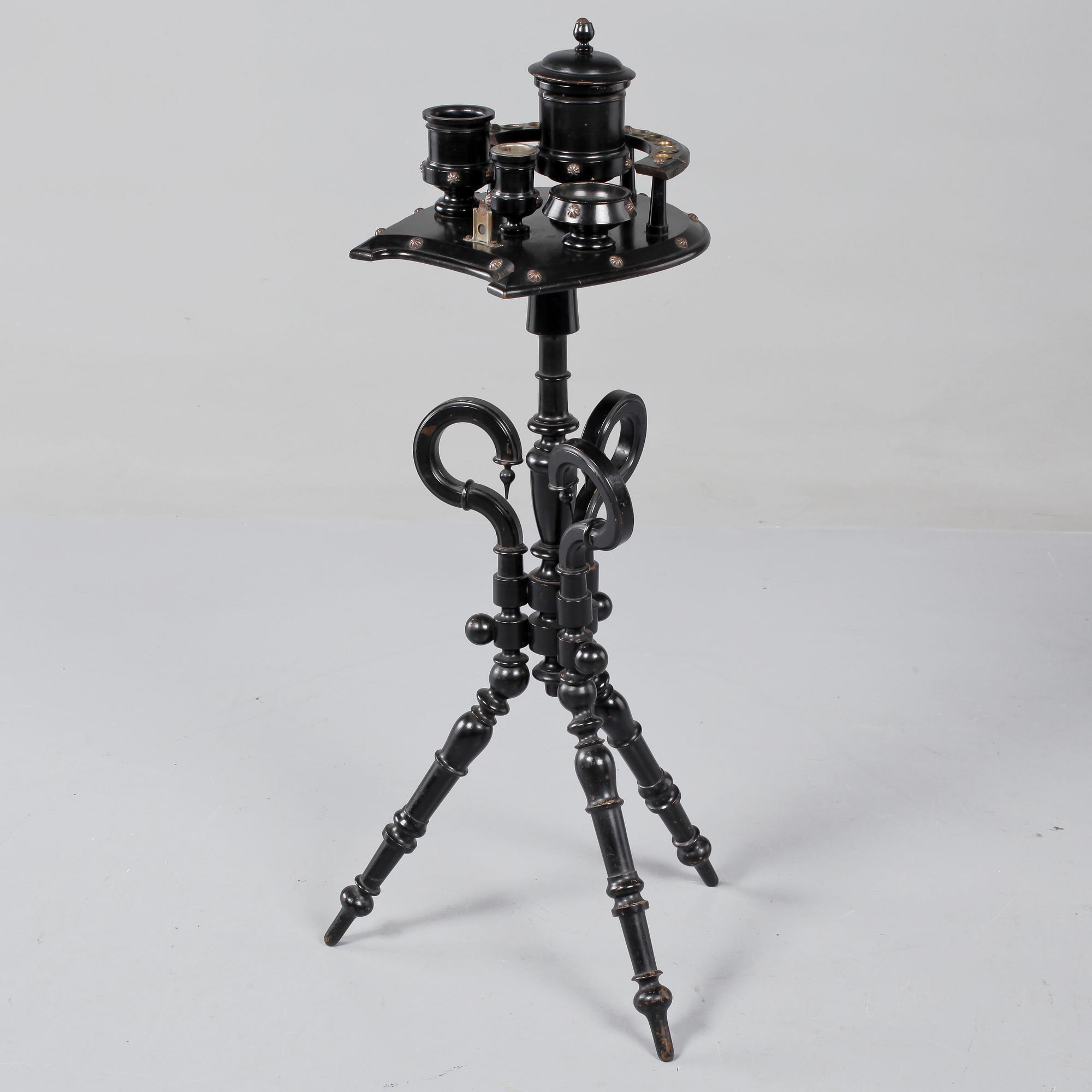 RÖKBORD, omkring sekelskiftet 1900.