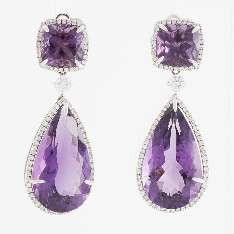 Earrings 18K white gold with amethysts and brilliant-cut diamonds.