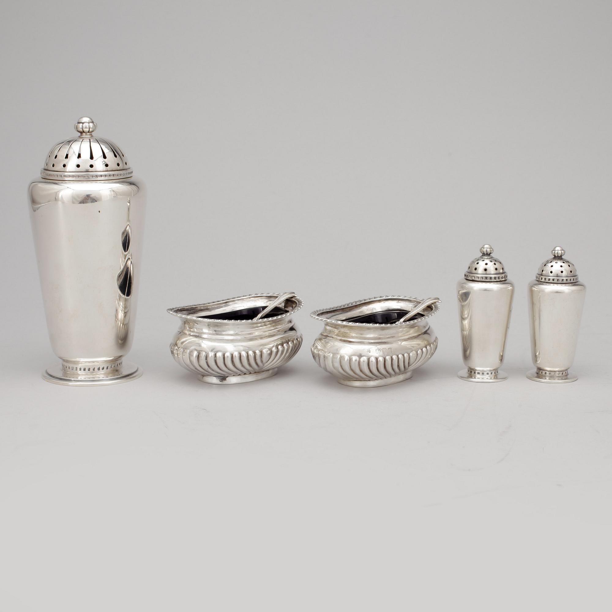 STRÖARE samt SALTKAR, 5 delar, silver, GAB, Stockholm, 1944. Tot vikt ca 258 gram.
