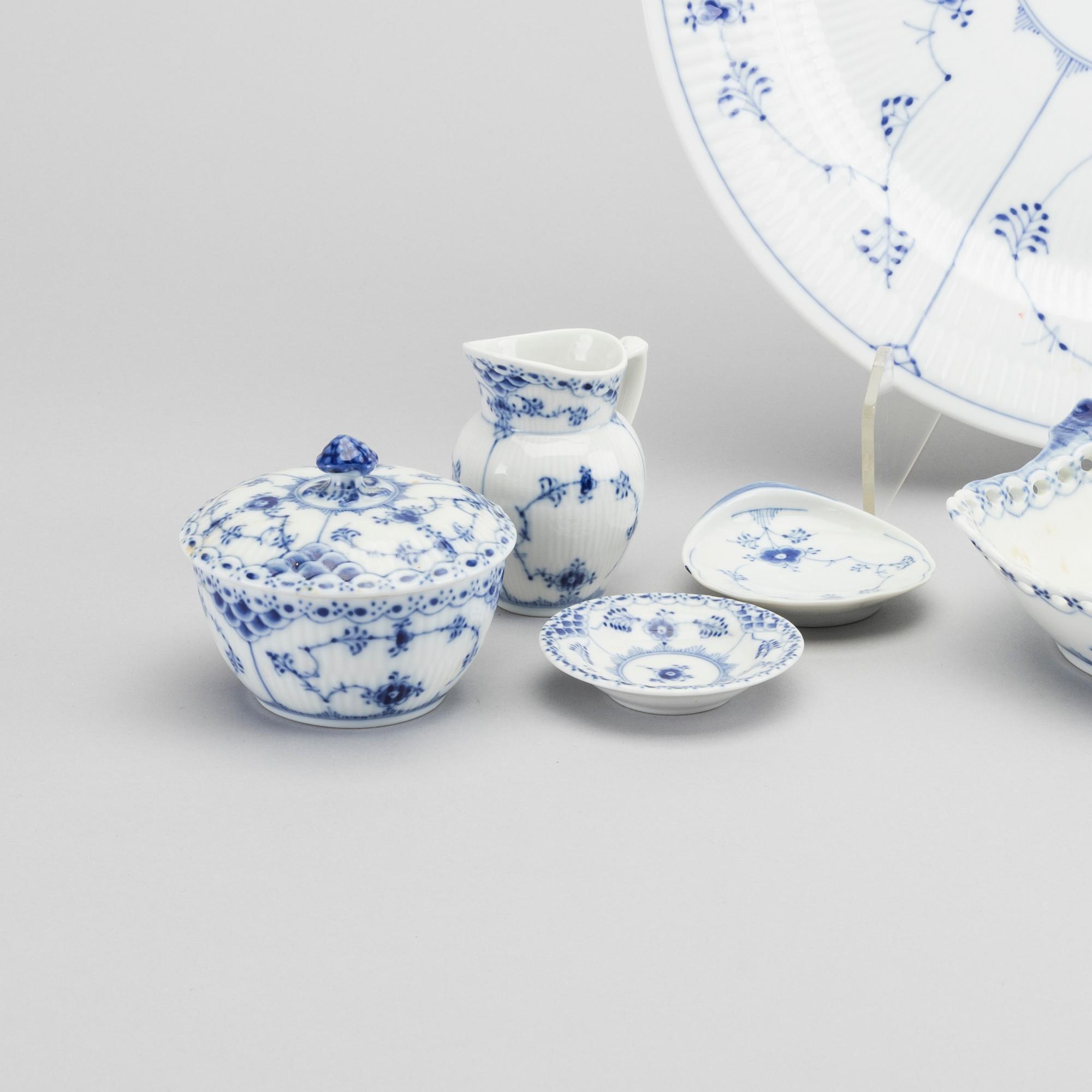 SERVISDELAR, 17 st, "Musselmalet" Royal Copenhagen, Danmark.