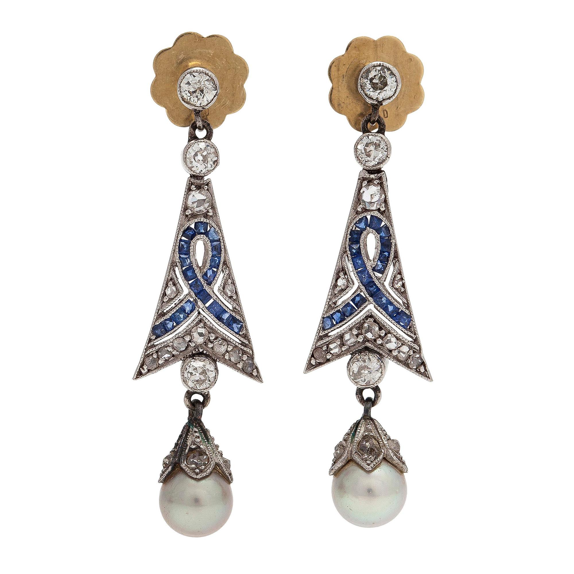 Örhängen, platina, 18K guld, gammalslipade och rosenslipade diamanter, syntetiska safirer och pärlor.