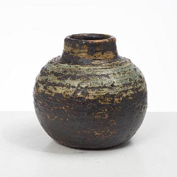 Annikki Hovisaari, a chamotte stoneware vase, Arabia, Finland 1960s.