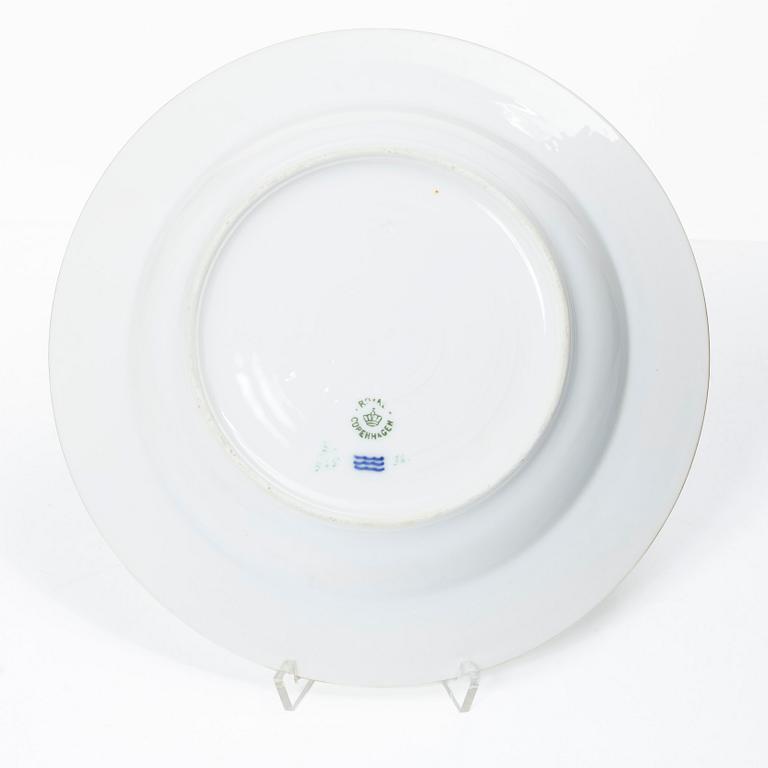 Royal Copenhagen, A green Musselmalet (green fluted) soup plate, model no 565, 1898-1923.