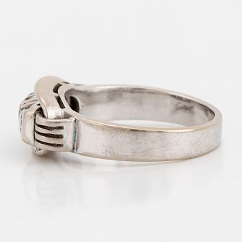 RING, med tre briljantslipade diamanter.
