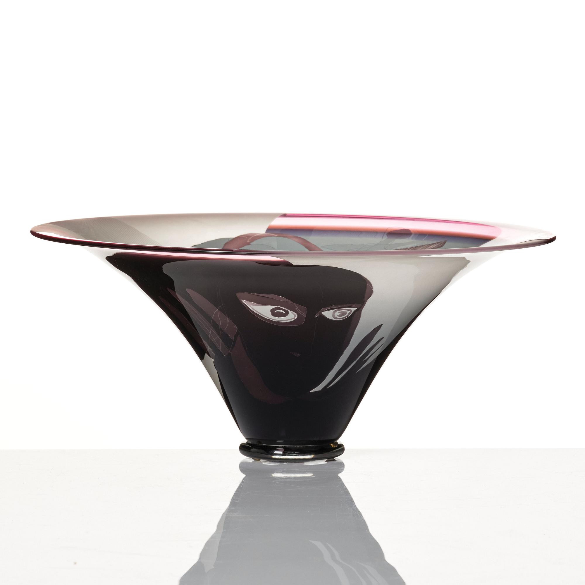 Klas-Göran Tinbäck, a glass bowl, Sweden, blown by Wilke Adolfsson.