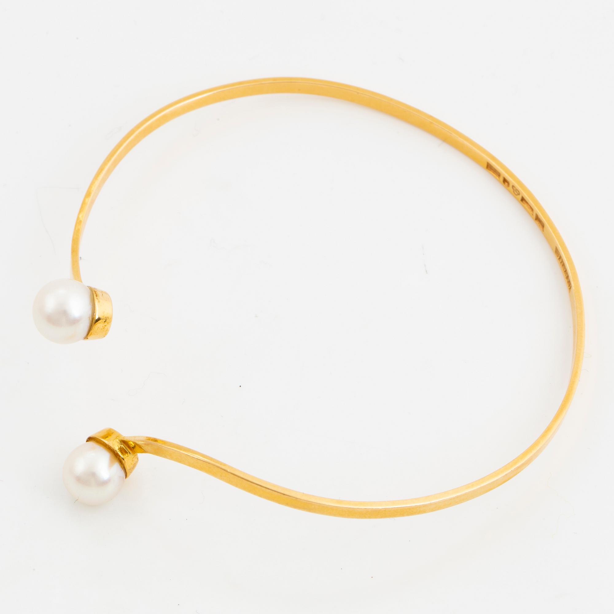ATELJÈ STIGBERT, Armring 18K guld med pärlor.