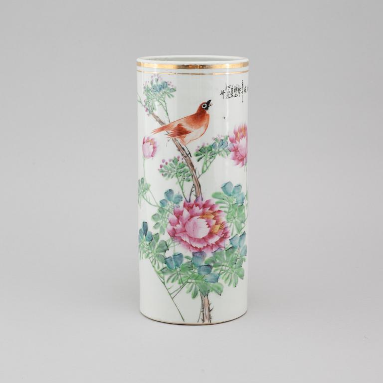 A Chinese brushvase from the beginning of the 20th century.
