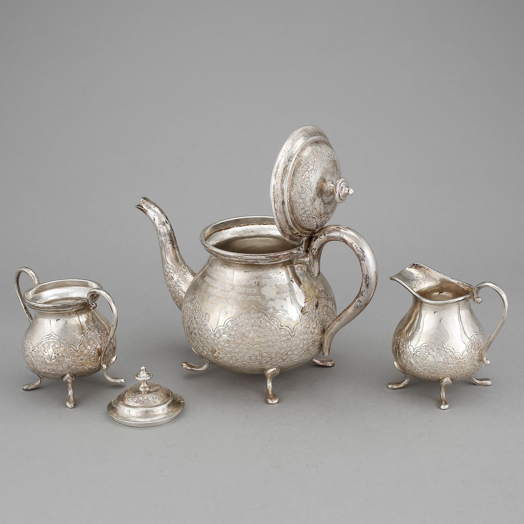 SERVIS, 3 delar, silver, svenska importstämplar, 1900-talets andra hälft. Vikt ca 1175g.