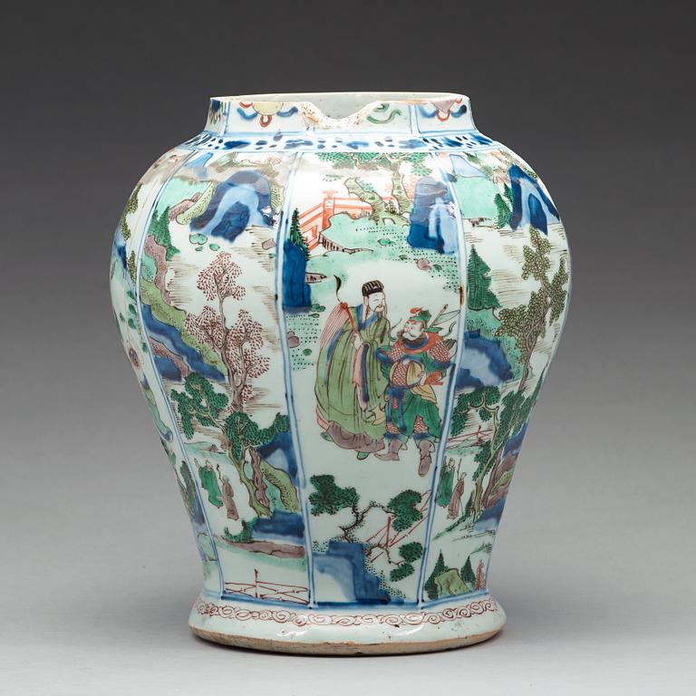 A wucai jar, Qing dynasty, 17th Century.