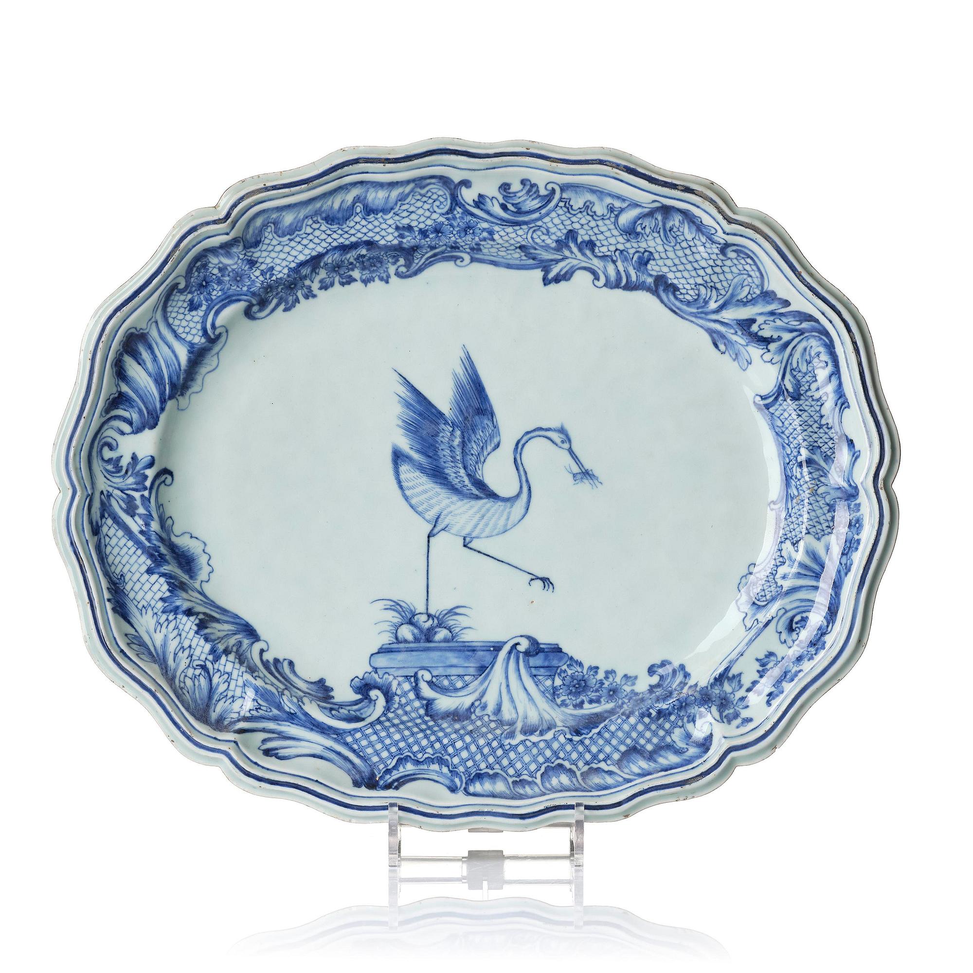 A blue and white 'armorial' dish for the Swedish family 'Grill', Qing dynasty, Qianlong (1736-95).