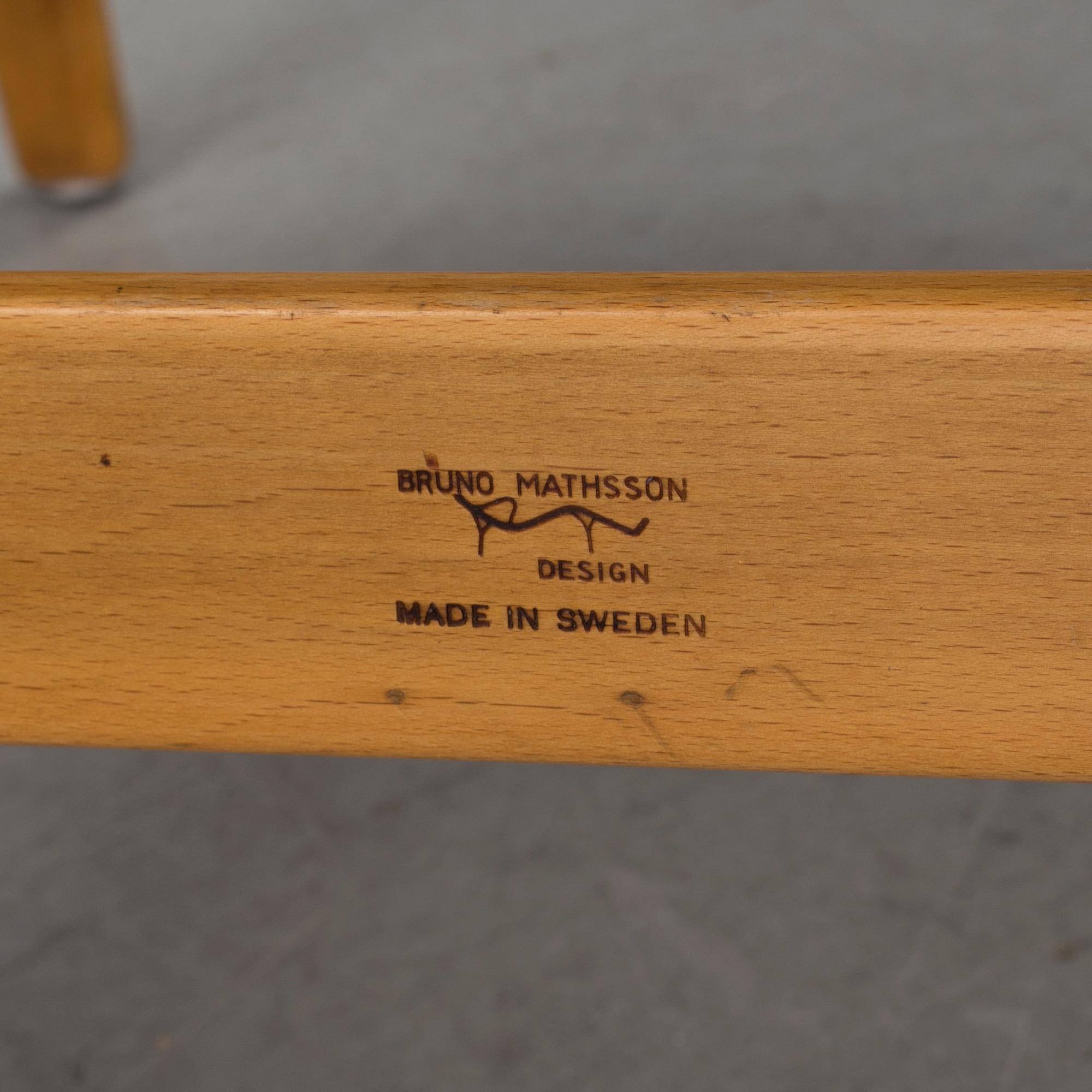 BRUNO MATHSSON, fåtölj, "Arbetsstol no 41", Firma Karl Mathsson, daterad 1960.