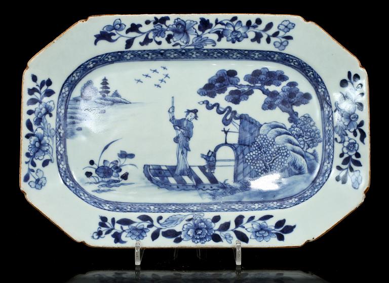 TALLRIKAR, 3 st, samt STEKFAT, porslin, Kina, 1700-tal.