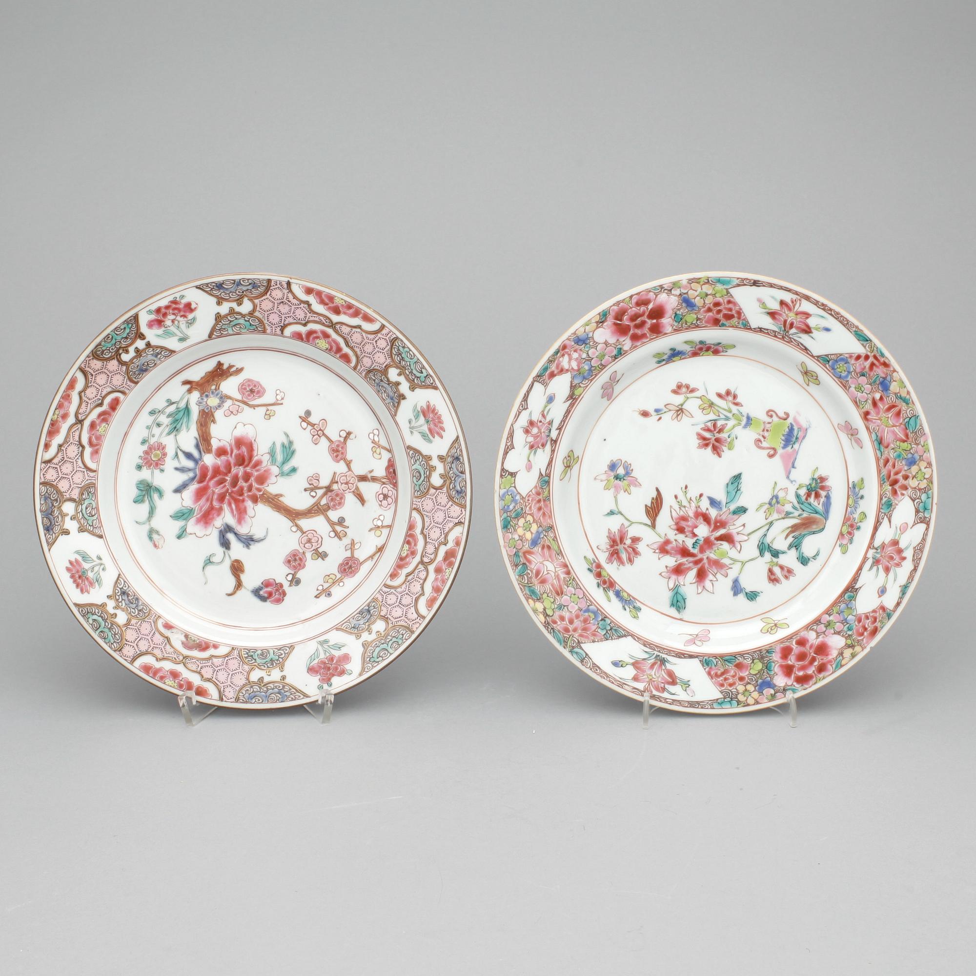 TALLRIKAR, ett par +1 +1, porslin, Kina, Qianlong (1736-1795).